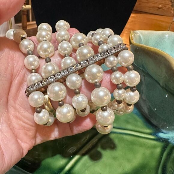 Vintage Glass Pearls Six Strand bracelet - Picture 2 of 2